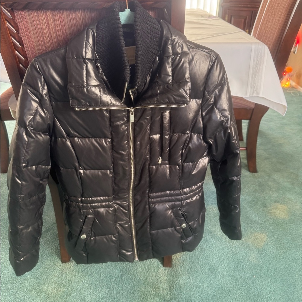 Michael Kors Black Puffer Jacket with High Collar and Quilted Design
